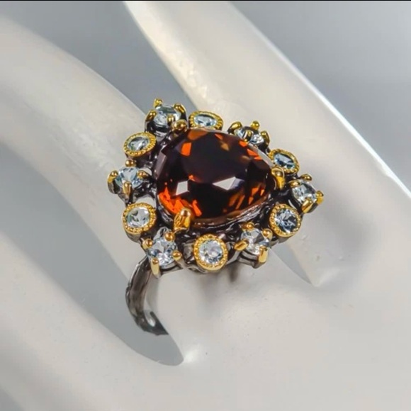 Elegant Gold and Brown Gemstone Ring - Picture 3 of 3